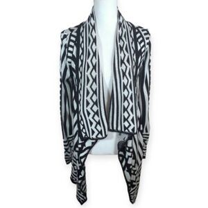 SAY WHAT? BLACK & WHITE GEOMETRIC PRINT CARDIGAN SZ.M EUC.
